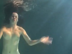 JerkMania presents: This girl can stay underwater for a long time