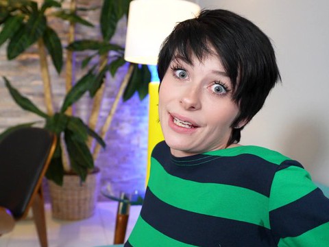 JerkMania presents: Short hair kitty lynn gives a blowjob and gets fucked balls deep