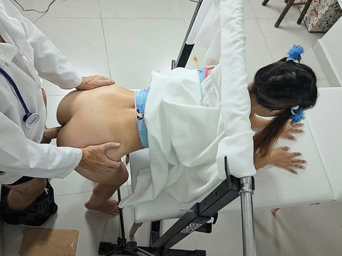 JerkMania presents: Gynecologist loses cell phone that contained videos of his patients!